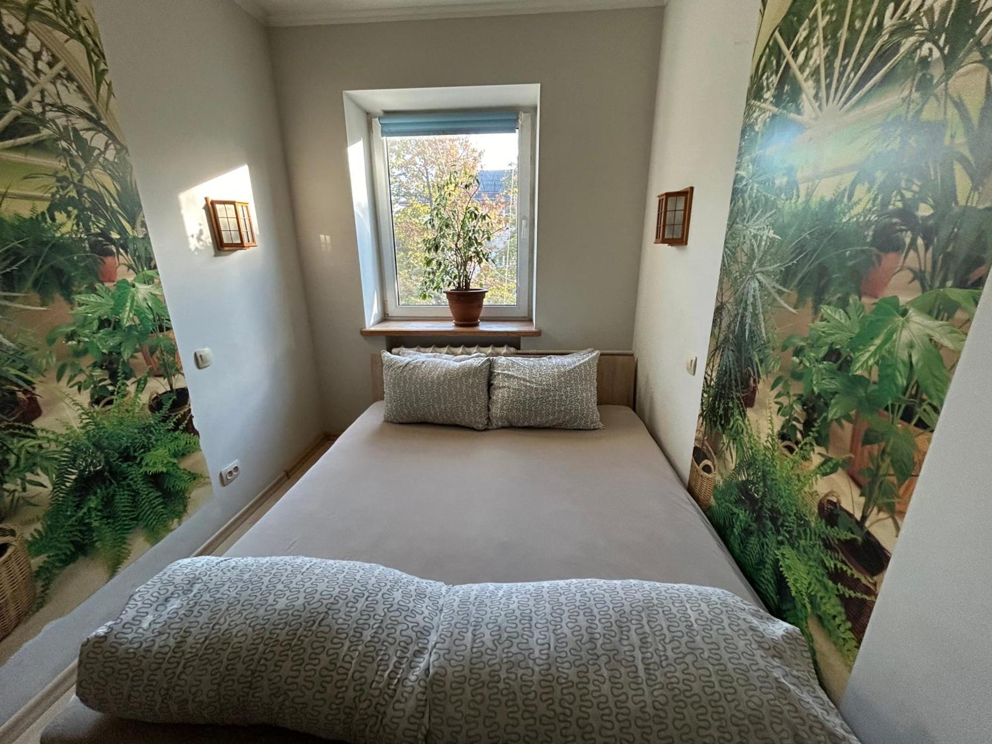 Three Bedroom Stepana Bandery Street Ровно Экстерьер фото