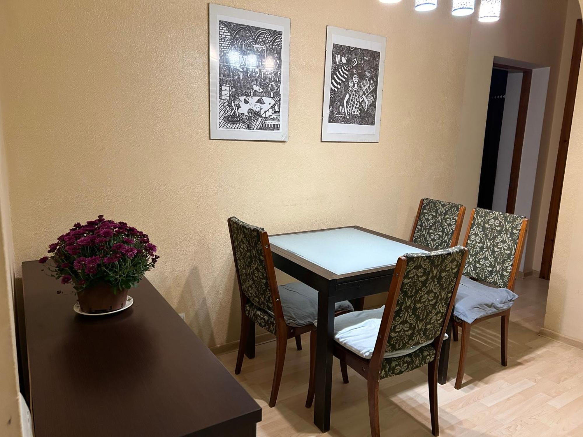 Three Bedroom Stepana Bandery Street Ровно Экстерьер фото